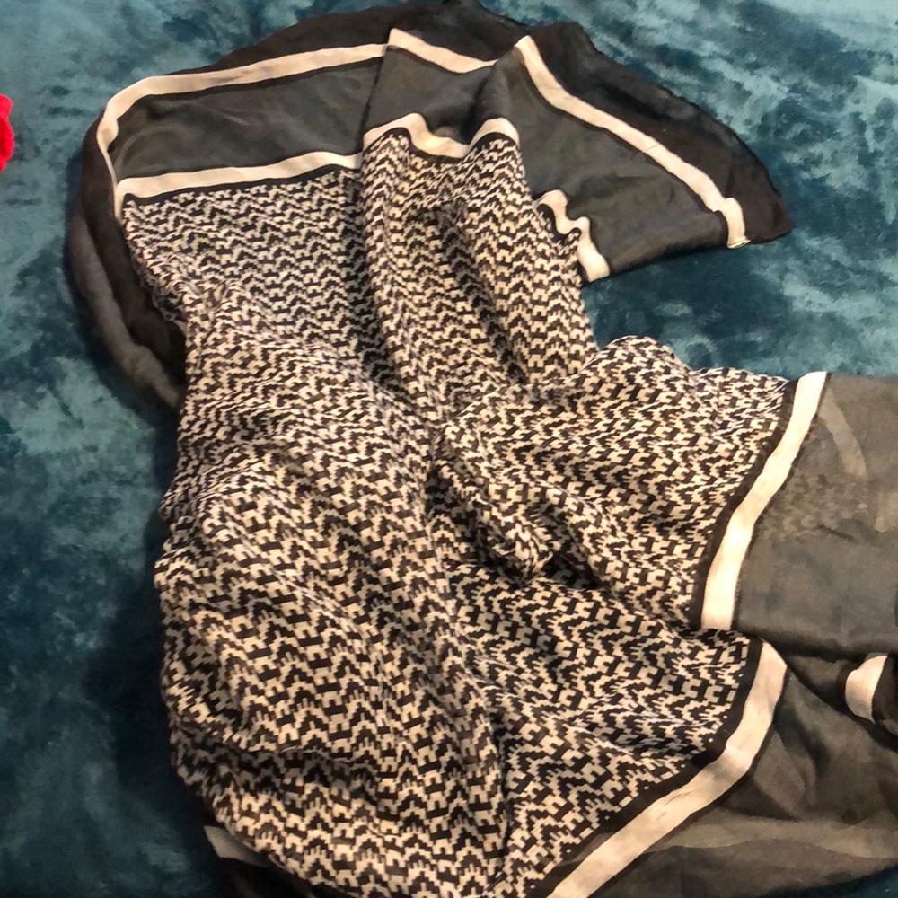 Black and white sarong.